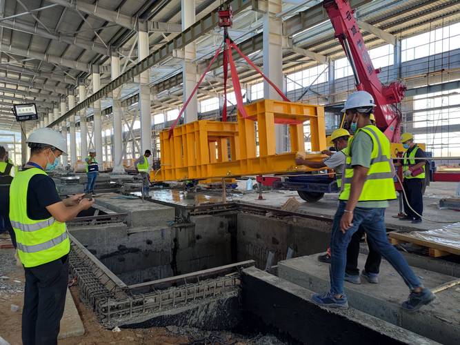 中铁五局电务城通公司埃及斋月十日城铁路机电安装项目进入设备安装