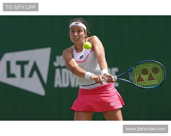 世界网坛再爆冷门新星强势逆袭豪取连胜并冲击年终荣誉引发热议 世界网坛再爆冷门新星强势逆袭豪取连胜并冲击年终荣誉引发热议