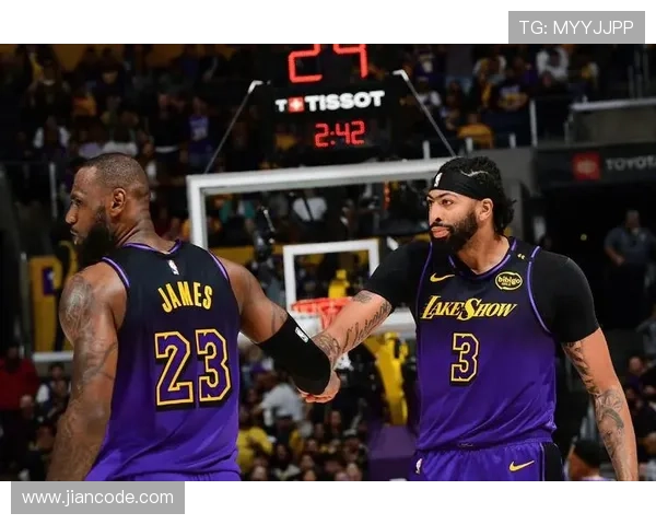 精彩瞬间！NBA总决赛惊险比赛，湖人队绝杀夺冠！