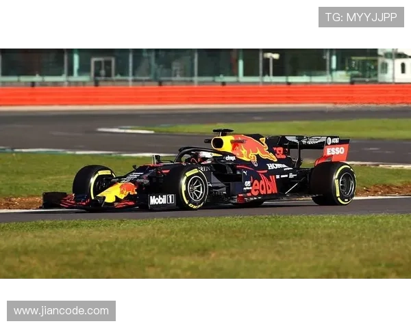 F1赛季最新动态:梅赛德斯车队公布新车设计 红牛继续领跑积分榜 F1赛季最新动态:梅赛德斯车队公布新车设计 红牛继续领跑积分榜