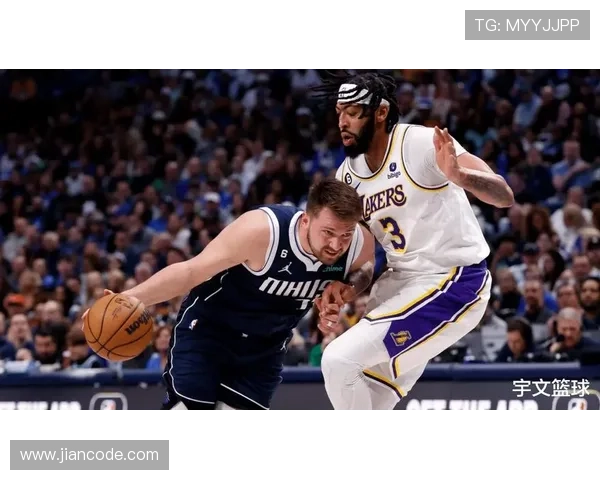 詹姆斯领衔湖人季前赛强势表现 东契奇带领独行侠逆转胜利